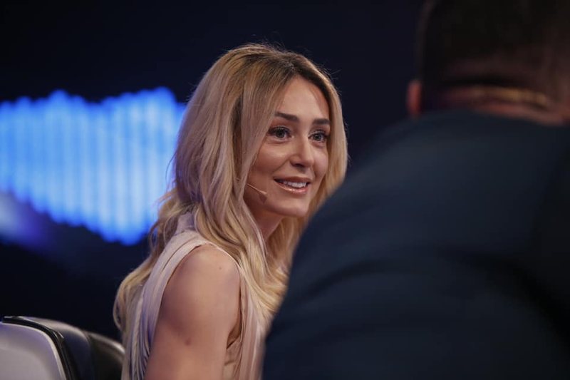 Gruaja e Ramush Haradinajt sulmon konkurrenten pse është e virgjër, edhe pse ka mbushur 32 vjeç Gruaja e Ramush Haradinajt sulmon konkurrenten pse është e virgjër, edhe pse ka mbushur 32 vjeç