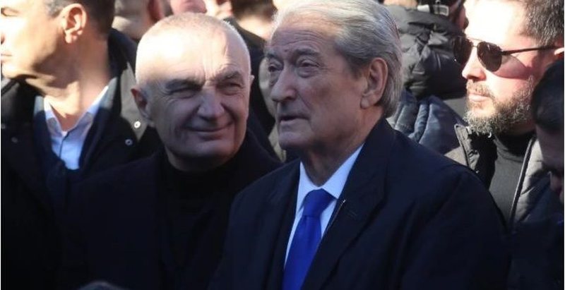 Videoja e Metës që mban peng Berishën: Shkëlzeni e Fahri Balliu duke bërë pazare me pasuritë publike në zyrën e Dritan Priftit! Pse Spartak Braho nuk tregon të vërtetën në SPAK? Videoja e Metës që mban peng Berishën: Shkëlzeni e Fahri Balliu duke bërë pazare me pasuritë publike në zyrën e Dritan Priftit! Pse Spartak Braho nuk tregon të vërtetën në SPAK?