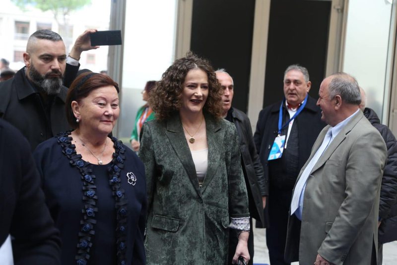 I arratisuri nga burgu grek grabiti shtëpinë e Argita Berishës I arratisuri nga burgu grek grabiti shtëpinë e Argita Berishës