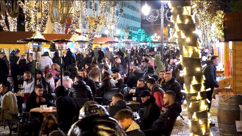 Turistët spanjollë ‘pushtojnë’ Shkodrën në prag të festave: Vend i mrekullueshëm, do të kthehemi sërish