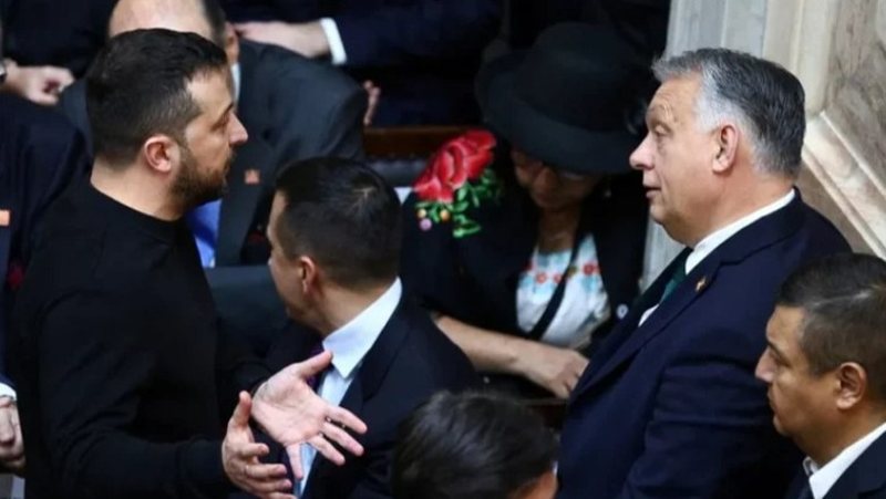 VIDEO/ Takimi i ‘tensionuar’ mes kryeministrit të Hungarisë dhe presidentit ukrainas VIDEO/ Takimi i ‘tensionuar’ mes kryeministrit të Hungarisë dhe presidentit ukrainas