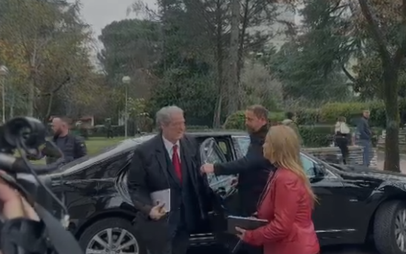 SPAK kërkon arrestimin e tij, Berisha shkon në mbledhjen e “deputetzarëve” të Bardhit për tu mbrojtur SPAK kërkon arrestimin e tij, Berisha shkon në mbledhjen e “deputetzarëve” të Bardhit për tu mbrojtur