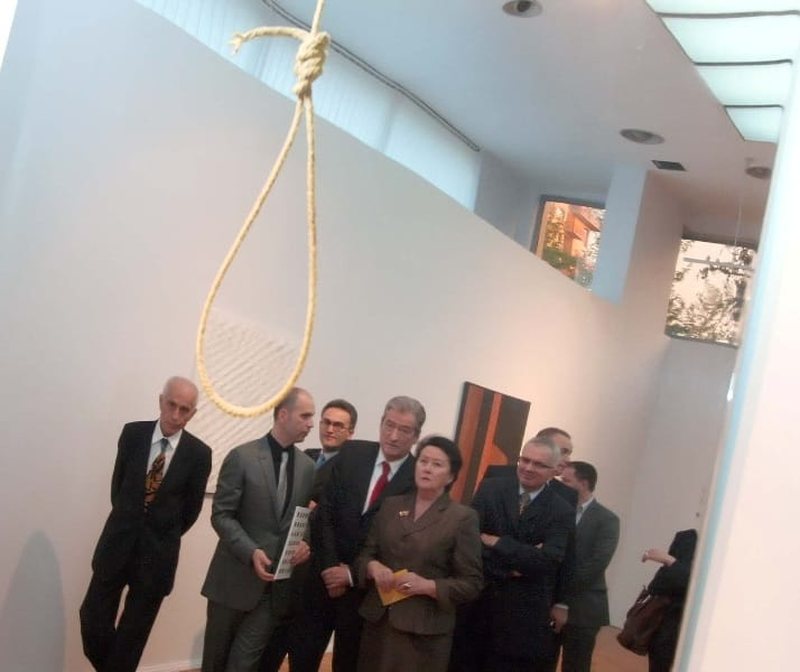 Hiqet si “kollovar” te dhëndrri me prona të sekuestruara: A do e kthej Berisha selinë e PD në banesë pas arrestit nga SPAK?” Hiqet si “kollovar” te dhëndrri me prona të sekuestruara: A do e kthej Berisha selinë e PD në banesë pas arrestit nga SPAK?”