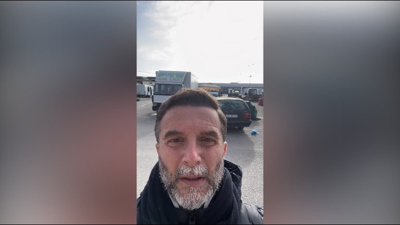 Mallra pa standard dhe me çmime të shtrenjta! Braçe habitet: Qepa e Serbisë e domatja e Greqisë po konkurrojnë produktet vendase, blini te bujqit tanë Mallra pa standard dhe me çmime të shtrenjta! Braçe habitet: Qepa e Serbisë e domatja e Greqisë po konkurrojnë produktet vendase, blini te bujqit tanë