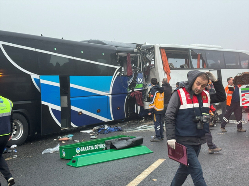 ”U përplasën nga makinat e tjera pasi dolën në rrugë”! Zbardhen detaje tronditëse nga aksidenti me 11 viktima në Turqi ”U përplasën nga makinat e tjera pasi dolën në rrugë”! Zbardhen detaje tronditëse nga aksidenti me 11 viktima në Turqi