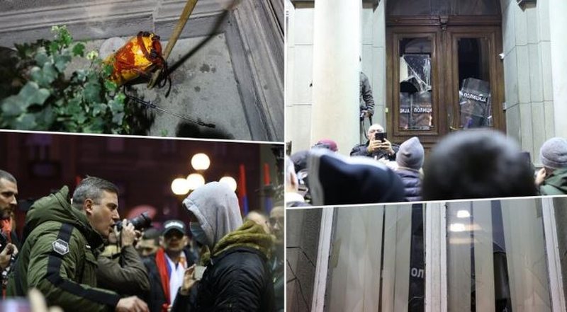 Thyhen xhamat në bashkinë e Beogradit, protestuesit tentojnë të hyjnë brenda godinës! Vuçiç: Disa treguan fytyrën e tyre sonte, nuk do të ndodhë revolucioni(Video) Thyhen xhamat në bashkinë e Beogradit, protestuesit tentojnë të hyjnë brenda godinës! Vuçiç: Disa treguan fytyrën e tyre sonte, nuk do të ndodhë revolucioni(Video)
