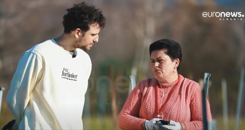 Shitësja e luleve rrëfen vrasjen e Santos Shitësja e luleve rrëfen vrasjen e Santos