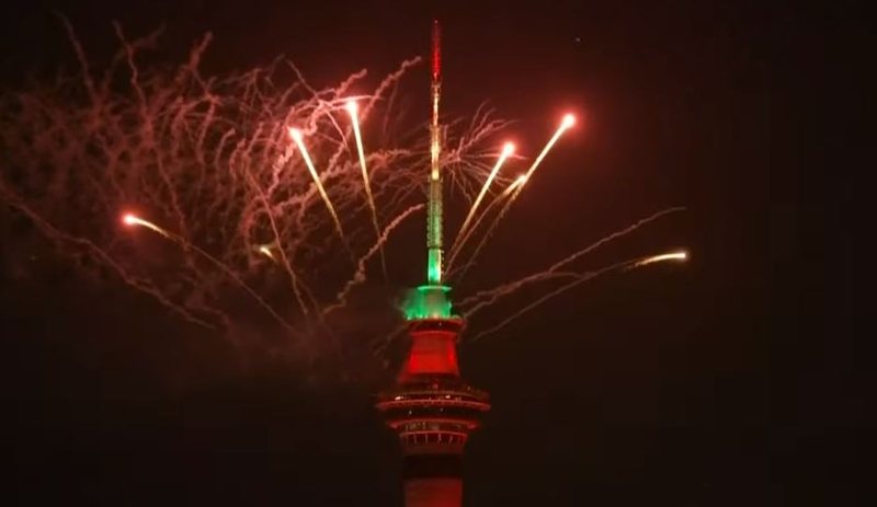 Video/ Viti i Ri 2024 mbërrin në Zelandën e Re, spektakël fishekzjarrësh në qiell Video/ Viti i Ri 2024 mbërrin në Zelandën e Re, spektakël fishekzjarrësh në qiell