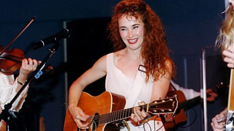 Teksas, anëtarja themeluese e Dixie Chicks, Laura Lynch, vdes në një aksident automobilistik Teksas, anëtarja themeluese e Dixie Chicks, Laura Lynch, vdes në një aksident automobilistik