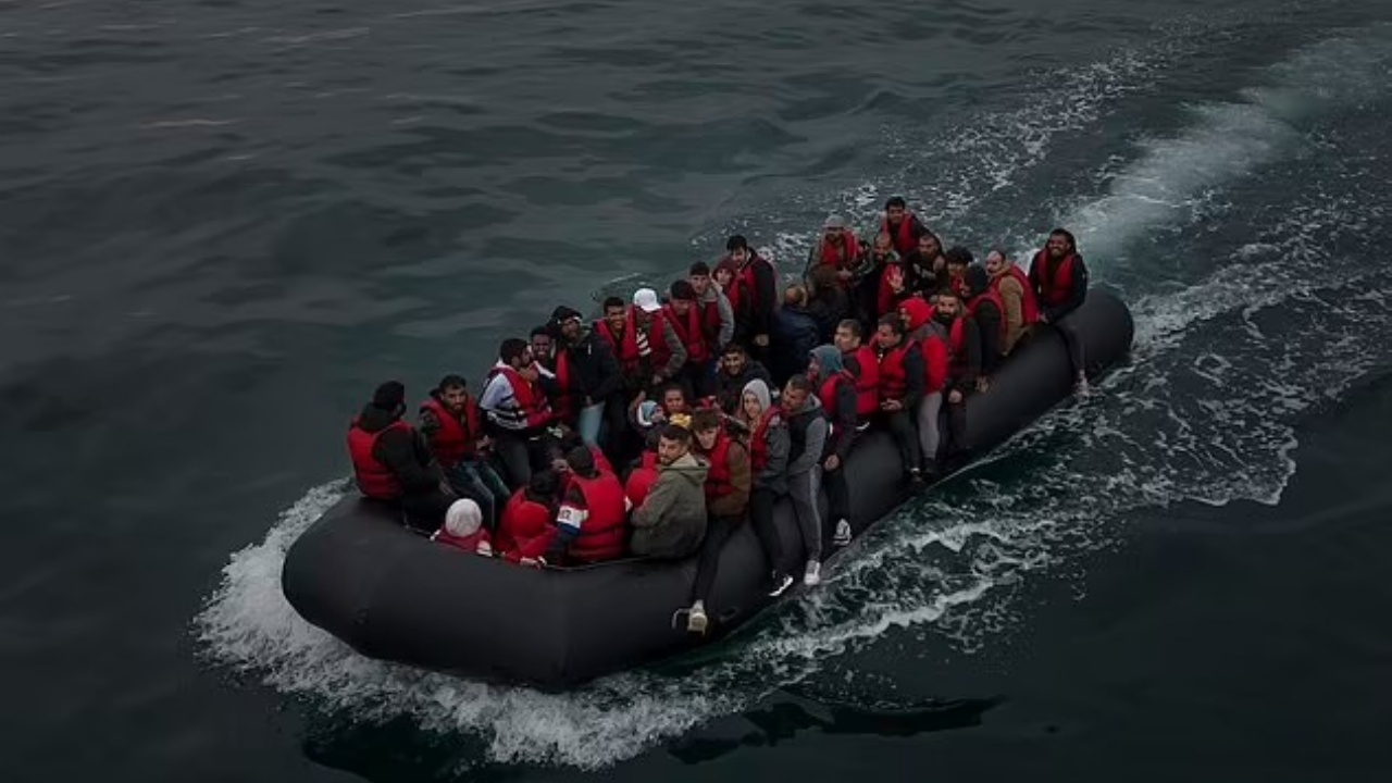 TRAGJIKE/ Po shkonte drejt Britanisë së Madhe, emigranti ndërron jetë në gomone TRAGJIKE/ Po shkonte drejt Britanisë së Madhe, emigranti ndërron jetë në gomone