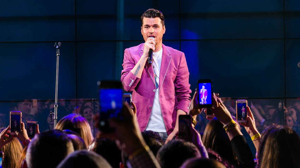 “Alban Skënderaj, një nga këngëtarët me tekstet më të bukura”! Gjuhëtari me thirrje për pjesëmarrësit në Festivalin e RTSH-së “Alban Skënderaj, një nga këngëtarët me tekstet më të bukura”! Gjuhëtari me thirrje për pjesëmarrësit në Festivalin e RTSH-së