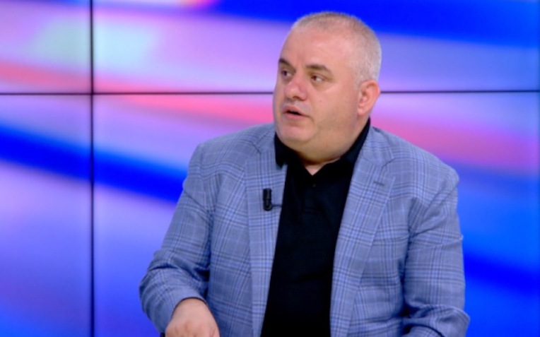 Gazetari: Call center-at dhe bastet janë dy “sektorë”, ku implikohet më tepër kupola e Policisë së Shtetit Gazetari: Call center-at dhe bastet janë dy “sektorë”, ku implikohet më tepër kupola e Policisë së Shtetit