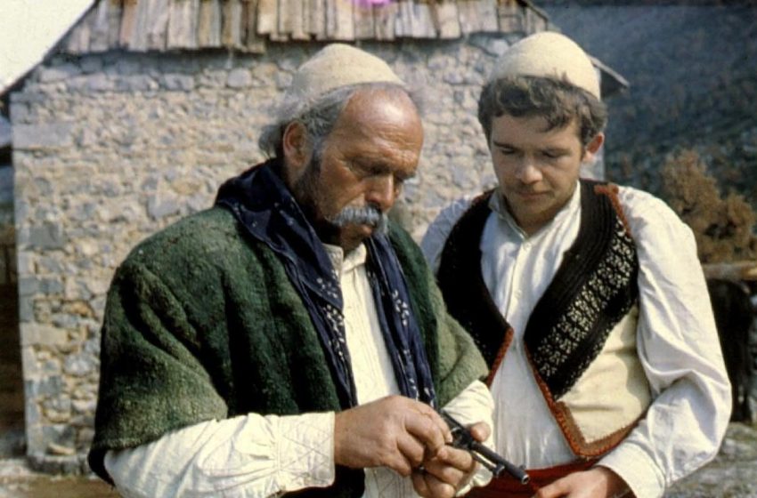 Djali i Ndrek Lucës: Më futi në punë murator që të shtrohesha, i urrente servilët dhe rrenën Djali i Ndrek Lucës: Më futi në punë murator që të shtrohesha, i urrente servilët dhe rrenën