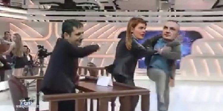 Sekuestrimi ndaj Kryemadhit, deklaratë “as mish as peshk” e Dumanit: Kontrollet tona për të gjetur prova! Për Ilir Metën po kryhen ende hetime Sekuestrimi ndaj Kryemadhit, deklaratë “as mish as peshk” e Dumanit: Kontrollet tona për të gjetur prova! Për Ilir Metën po kryhen ende hetime