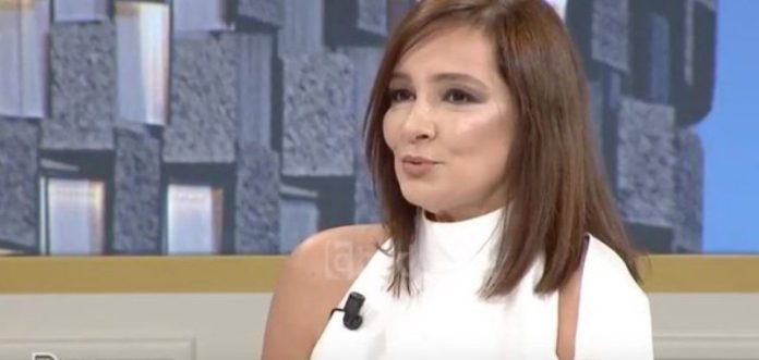 Aktorja e njohur: Si guxova dhe putha Ndriçim Xhepën kur ishte e ndaluar! Pas divorcit, më hoqën nga teatri se drejtorët donin tjetër gjë nga unë Aktorja e njohur: Si guxova dhe putha Ndriçim Xhepën kur ishte e ndaluar! Pas divorcit, më hoqën nga teatri se drejtorët donin tjetër gjë nga unë