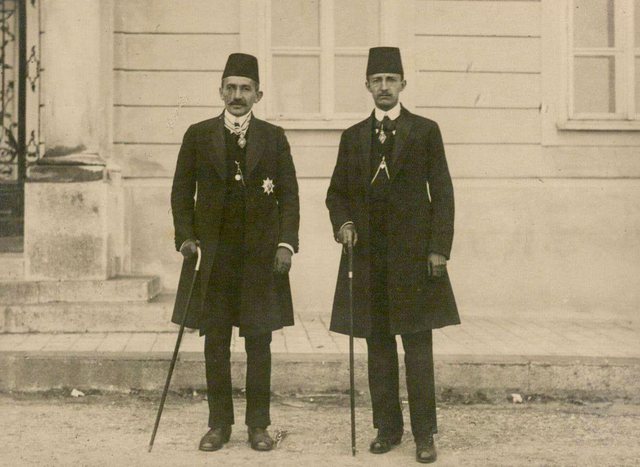 Fotografi vërtet e rrallë ku shihen bashkë Hasan Prishtina dhe Ahmet Zogu Fotografi vërtet e rrallë ku shihen bashkë Hasan Prishtina dhe Ahmet Zogu