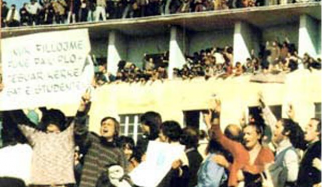 Ja si e përzumë Sali Berishën nga lëvizja studentore, roli i Edi Ramës dhe Azem Hajdarit, rrëfehet ish-studenti i ’90, Blendi Gonxhe Ja si e përzumë Sali Berishën nga lëvizja studentore, roli i Edi Ramës dhe Azem Hajdarit, rrëfehet ish-studenti i ’90, Blendi Gonxhe