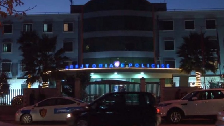 Nënkomisari vetëvritet me armën e shërbimit në zyrë brenda në Komisariatin e Durrësit! U pezullua nga detyra pas dënimit për plagosje Nënkomisari vetëvritet me armën e shërbimit në zyrë brenda në Komisariatin e Durrësit! U pezullua nga detyra pas dënimit për plagosje