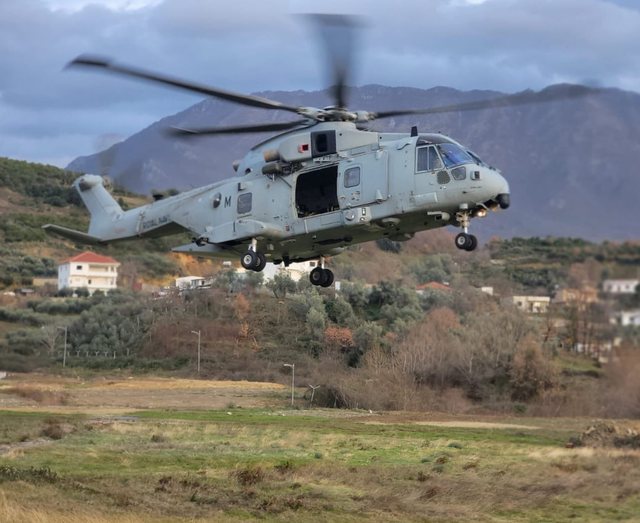 Helikopterët e ushtrisë britanike fluturojnë mbi Tiranë, ja çfarë do të ndodhë nesër Helikopterët e ushtrisë britanike fluturojnë mbi Tiranë, ja çfarë do të ndodhë nesër