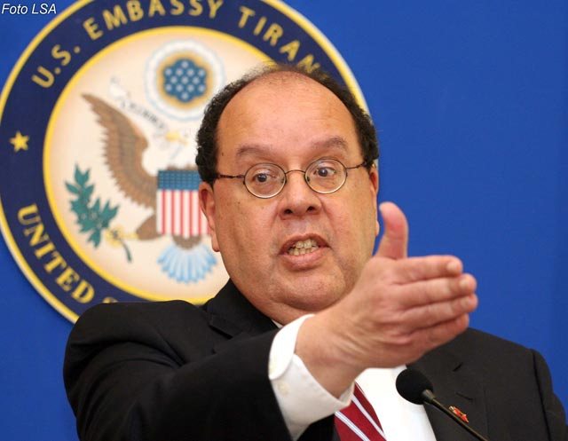 Ja si John Withers ish ambasadori amerikan përshkruante mjerimin e Shqipërisë 3 vite pas ardhjes në pushtet të Berishës?! Ja si John Withers ish ambasadori amerikan përshkruante mjerimin e Shqipërisë 3 vite pas ardhjes në pushtet të Berishës?!