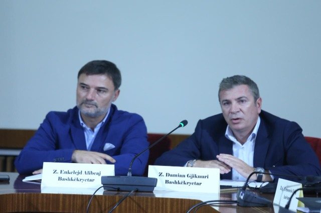 Parlamenti Europian “fundos” Berishën e Bardhin! Njeh Alibeajn bashkëkryetar të komisionit “ad hoc” Parlamenti Europian “fundos” Berishën e Bardhin! Njeh Alibeajn bashkëkryetar të komisionit “ad hoc”