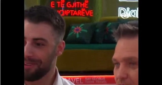 Ende pa nisur mirë, ja banorët e parë që filluan të flirtojnë vetëm pak orë pas hyrjes në ‘BBV3’ Ende pa nisur mirë, ja banorët e parë që filluan të flirtojnë vetëm pak orë pas hyrjes në ‘BBV3’