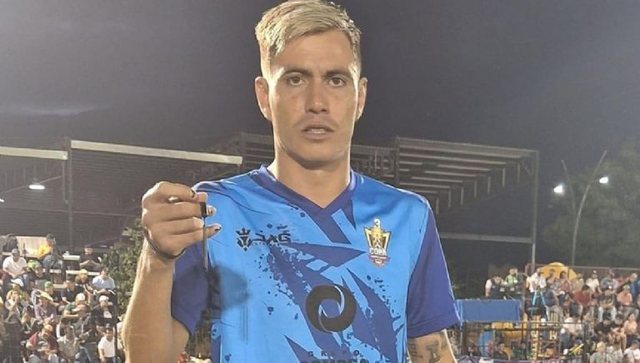 Tronditet bota e futbollit: Lojtari vritet me armë zjarri brenda në fushë Tronditet bota e futbollit: Lojtari vritet me armë zjarri brenda në fushë