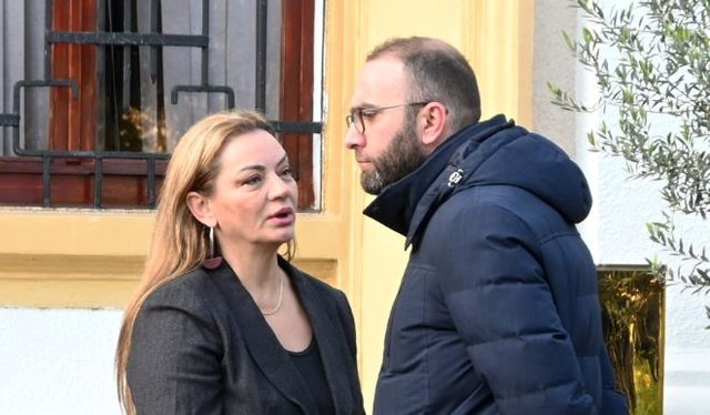 Gaz Bardhi nuk foli në SHBA për arrestimin e Berishës: Albana Vokshi do e “nxijë” kur ai të kthehet Gaz Bardhi nuk foli në SHBA për arrestimin e Berishës: Albana Vokshi do e “nxijë” kur ai të kthehet