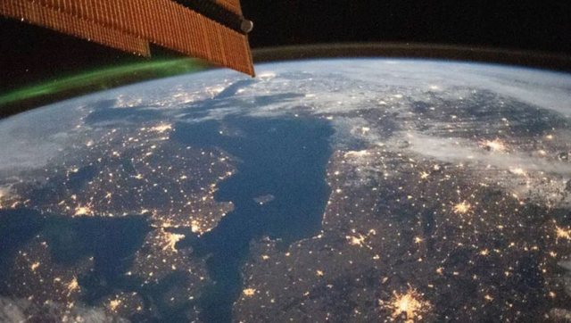 NASA publikon pamjet e pazakonta: Ja si dukeshin qytetet nga hapësira natën e Vitit të Ri NASA publikon pamjet e pazakonta: Ja si dukeshin qytetet nga hapësira natën e Vitit të Ri