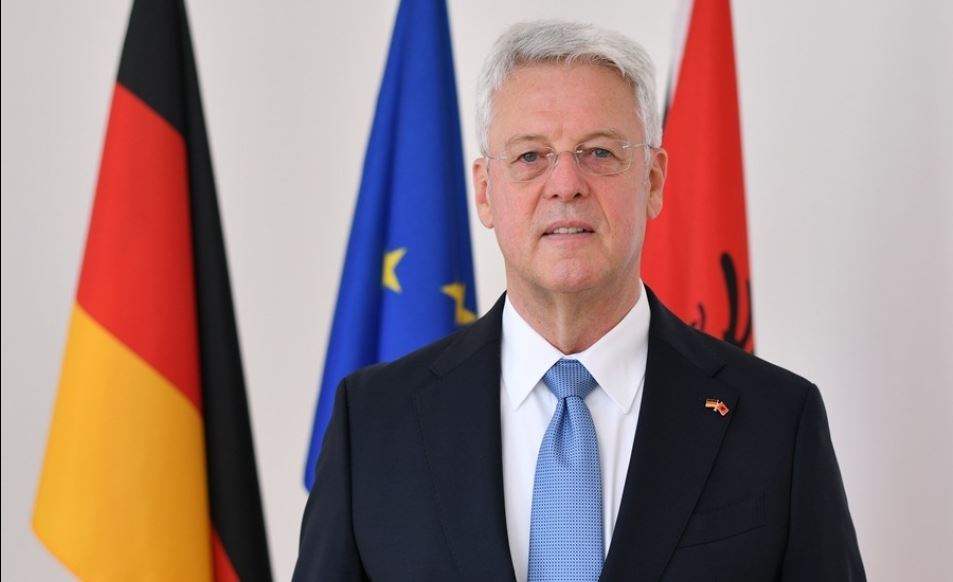 VIDEOLAJM/ Ambasadorët vëzhgojnë nga lozha e Kuvendit ‘zhurmuesit’ e Rithemelimit VIDEOLAJM/ Ambasadorët vëzhgojnë nga lozha e Kuvendit ‘zhurmuesit’ e Rithemelimit