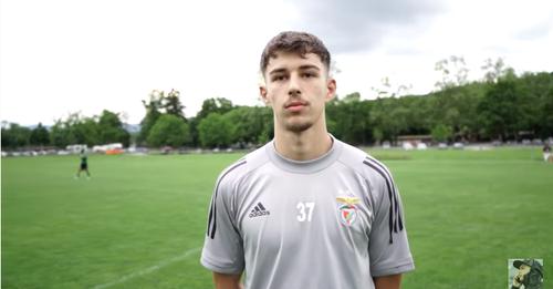 “Ishte paksa qesharake, dukej si një portugez”! Silvinjo tregon takimin me talentin e Shqipërisë: I shkëlqenin sytë, ka disa veçori të rralla për mua Adrian Bajrami “Ishte paksa qesharake, dukej si një portugez”! Silvinjo tregon takimin me talentin e Shqipërisë: I shkëlqenin sytë, ka disa veçori të rralla për mua Adrian Bajrami