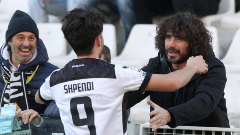 Goditi portierin, në Itali marrin masë ekstreme për babain e Shpendit Goditi portierin, në Itali marrin masë ekstreme për babain e Shpendit