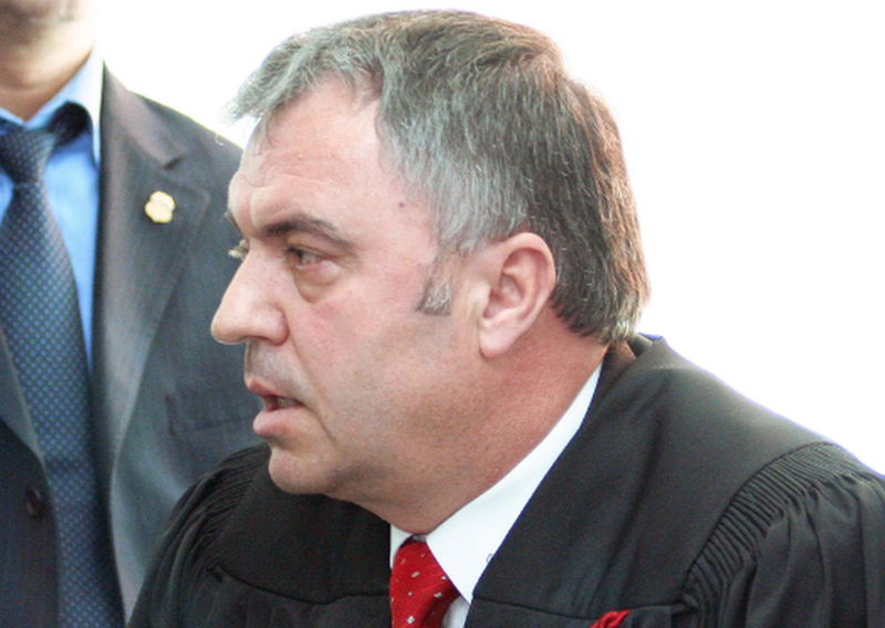 Vdekja e mistershme e prokurorit Xhevat Hana, vëllai kërkon drejtësi: E vranë bishat e pushtetit… Vdekja e mistershme e prokurorit Xhevat Hana, vëllai kërkon drejtësi: E vranë bishat e pushtetit…