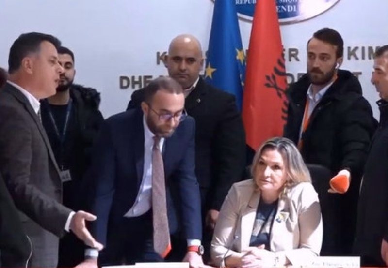 “Burrat” e Berishës, që ua nxjerrin inatin “grave” të Lulit “Burrat” e Berishës, që ua nxjerrin inatin “grave” të Lulit