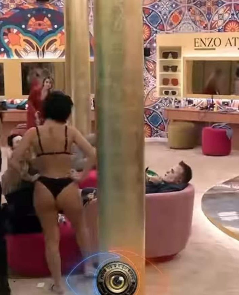 Dhiz iz ë mirakëll of fridëm! Dhiz iz ë mirakëll of fridëm!