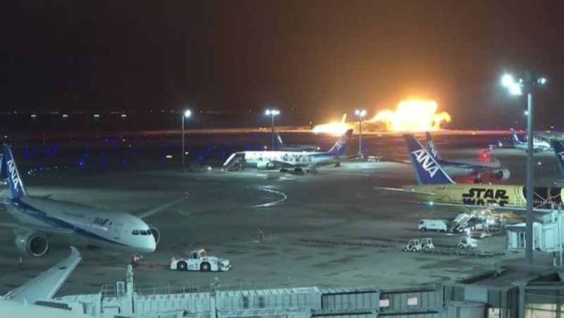 Përplasja e avionëve në Japoni, si rregullat e sigurisë ‘shpëtuan nga ferri’ personat në bordin e ‘Japan Airlines’