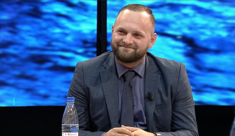 Ish deputeti Halit Valteri: Ja plani i Sali Berishës për të shpëtuar nga prangat e SPAK! Gati të shpërthejnë “dosjet e zeza” të Ilir Metës e Monika Kryemadhit Ish deputeti Halit Valteri: Ja plani i Sali Berishës për të shpëtuar nga prangat e SPAK! Gati të shpërthejnë “dosjet e zeza” të Ilir Metës e Monika Kryemadhit