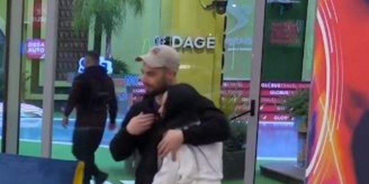 Krijohet çifti i parë në BBV3? Plasin përqafimet mes Sarës dhe Meritonit (Video) Krijohet çifti i parë në BBV3? Plasin përqafimet mes Sarës dhe Meritonit (Video)