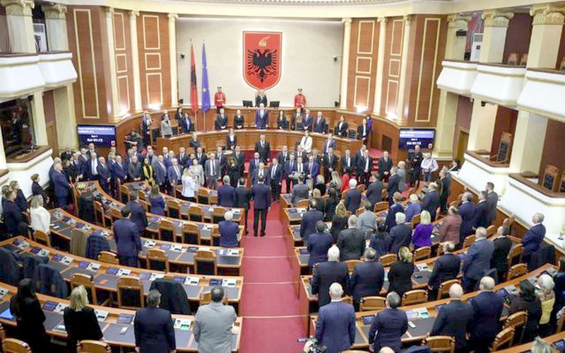 Ja kush janë 41 deputetët “memecë” që kanë zero fjalime në Kuvend ose sillen si lehsa nëpër studio Ja kush janë 41 deputetët “memecë” që kanë zero fjalime në Kuvend ose sillen si lehsa nëpër studio