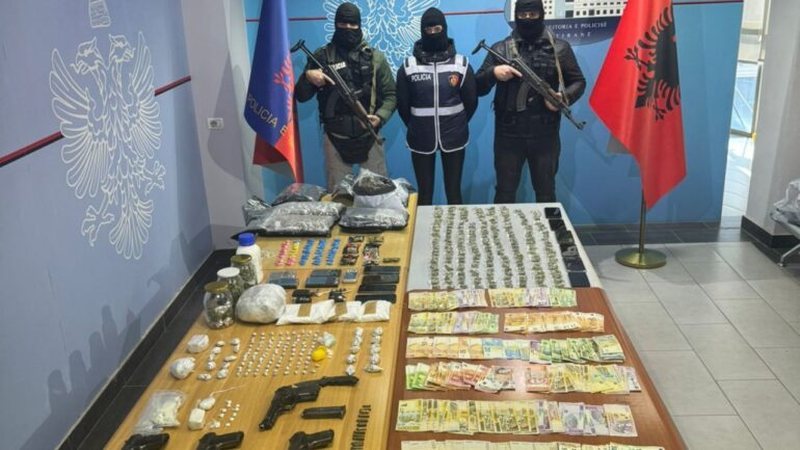 Këshilltari i bashkisë i PL së Metës në pranga për trafik droge nga operacioni Tempulli 2 Këshilltari i bashkisë i PL së Metës në pranga për trafik droge nga operacioni Tempulli 2