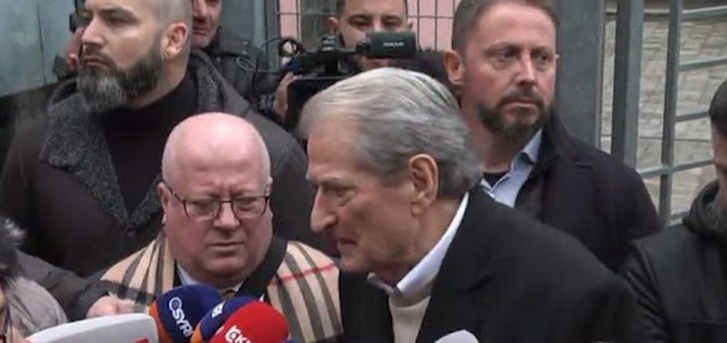 “Shkoi si Çeçoja”, juristja e njohur “shuplakë” Berishës: Fyerja ndaj prokurorëve dhe gazetares përbën vepër penale, SPAK nuk duhet të tolerojë… “Shkoi si Çeçoja”, juristja e njohur “shuplakë” Berishës: Fyerja ndaj prokurorëve dhe gazetares përbën vepër penale, SPAK nuk duhet të tolerojë…