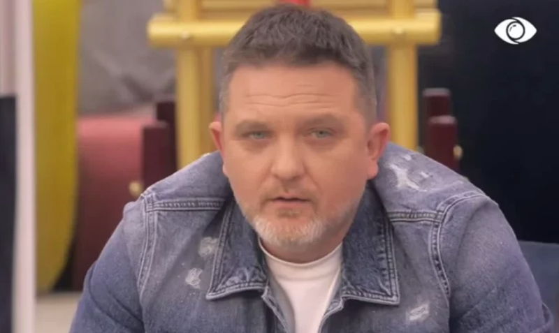 ‘Çmendet’ Jul Deda ul pantallonat në mes të gjithë banorëve në BBV (Video) ‘Çmendet’ Jul Deda ul pantallonat në mes të gjithë banorëve në BBV (Video)