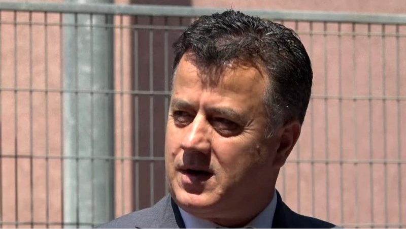 “Flamur Noka në hall të madh, pas pak ditësh do dëgjoni çfarë do pëlcasë” “Flamur Noka në hall të madh, pas pak ditësh do dëgjoni çfarë do pëlcasë”