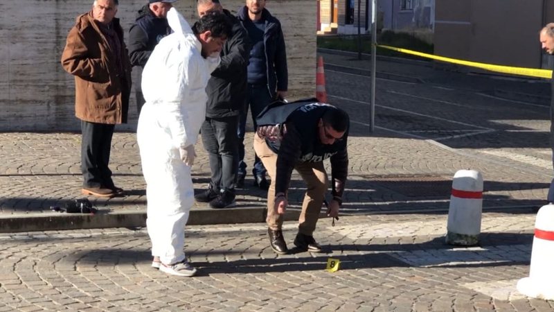 Vrasjet me snajper e 22 vjeçarit në Vlorë: Arma e përdorur në disa nga vrasje të pazbuluara Vrasjet me snajper e 22 vjeçarit në Vlorë: Arma e përdorur në disa nga vrasje të pazbuluara