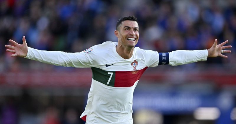 Trofeu i radhës për Cristiano Ronaldon, çmimi “Maradona” do t’i jepet në Dubai Trofeu i radhës për Cristiano Ronaldon, çmimi “Maradona” do t’i jepet në Dubai