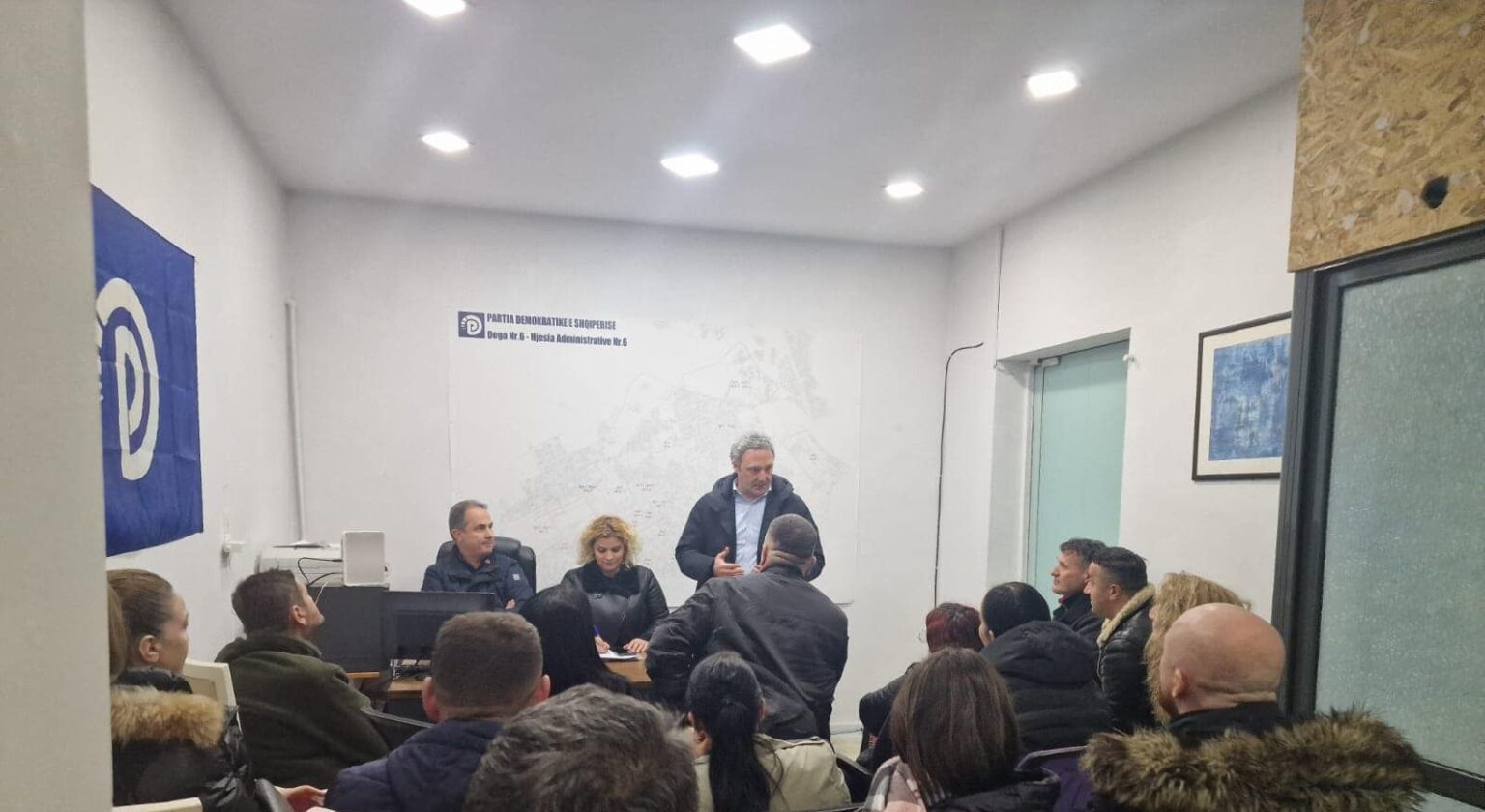 Berisha sjell dy humbësit përsëritës në Tiranë Berisha sjell dy humbësit përsëritës në Tiranë