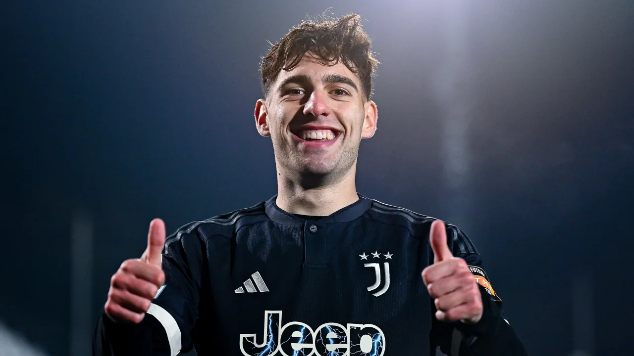 Luis Hasa nga Peqini, xhevahiri i ri i Juventusit: U grumbullua për herë të parë nga Allegri Luis Hasa nga Peqini, xhevahiri i ri i Juventusit: U grumbullua për herë të parë nga Allegri