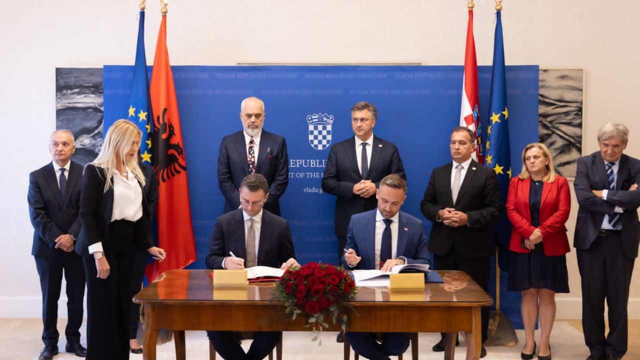 Lajm i mirë për shqiptarët! Arrihet marrëveshja historike me Kroacinë Lajm i mirë për shqiptarët! Arrihet marrëveshja historike me Kroacinë