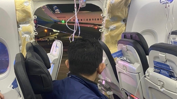 Dera e avionit shpërtheu në fluturim: “Alaska Airlines” rikthen në shërbim 18 Boeing 737-9 Dera e avionit shpërtheu në fluturim: “Alaska Airlines” rikthen në shërbim 18 Boeing 737-9