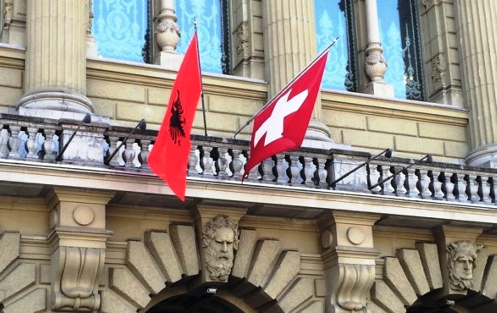 Deklaratë zyrtare: Në Zvicër jetojnë 300 mijë shqiptarë! Deklaratë zyrtare: Në Zvicër jetojnë 300 mijë shqiptarë!